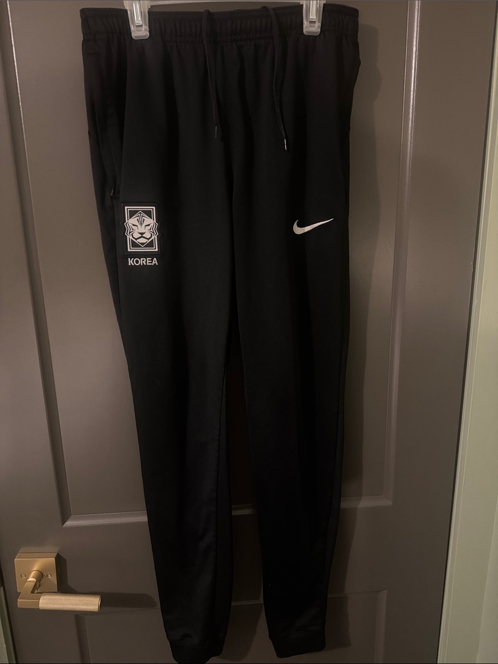 Women’s Medium Nike Black Training Pants with White Korea Crest